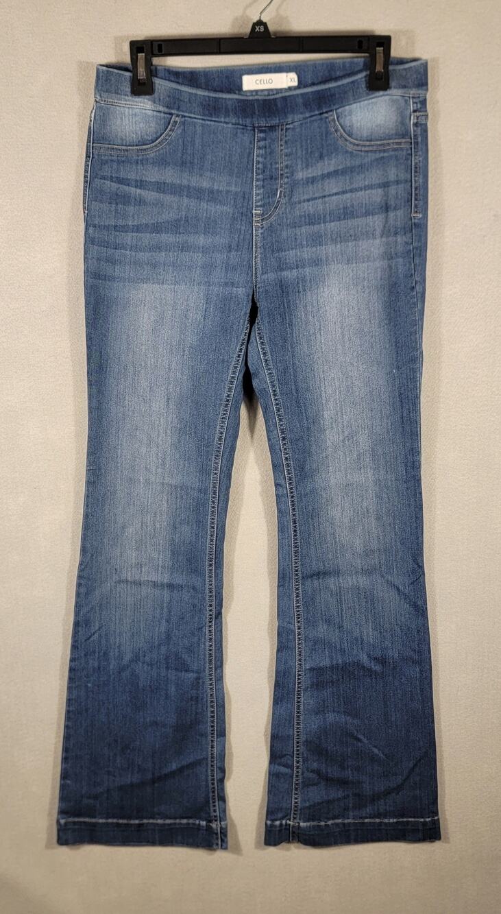 Cello Mid Rise Pull On Stretch Flare Jeans Medium Wash Denim Womens XL 32x32